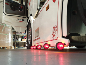 Sideskirt met Deense breedtelampen van het merk Gylle