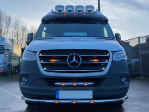LED flitser op voorgrille van een Mercedes sprinter gemonteerd - EAN: 6090440356342