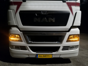 MAN TG2 DRL Einheit orange - montiert in einem MAN LKW - EAN: 6090536033027