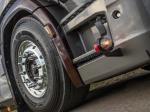 Gylle white lens for your Danish side lamp on the front bumper of a Scania - EAN: 7392847307873