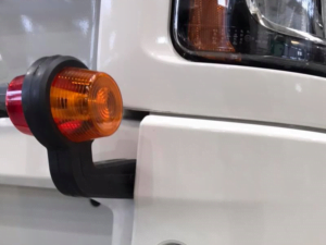 Lampenfassung mit doppeltem BA15S, montiert in einer Lampe mit Gylle-Breite