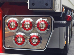 Strands LED achterlicht gemonteerd op achterbumper - EAN: 7323030003616