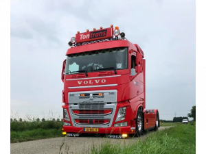 LED Lichtkasten montiert auf einem Volvo FH4 – hergestellt von van Ertvelde Truckstyling aus Schore – EAN: 6438203003551