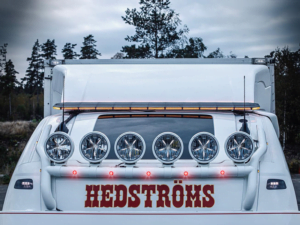 LED inbouwlamp ROOD gemonteerd op een Volvo FH4 met LED verstralers - EAN: 6090535597513
