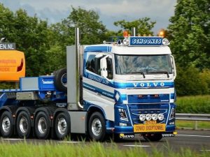 Danish LED light box mounted on a Volvo FH4 with roof rack - LED light box SSRI 130x30 cm