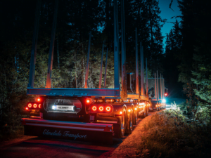 Oplegger met diverse soorten LED verlichting van WAŚ en Strands