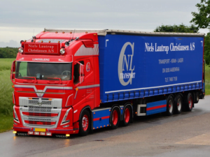 Volvo with LED top lamp ORANGE