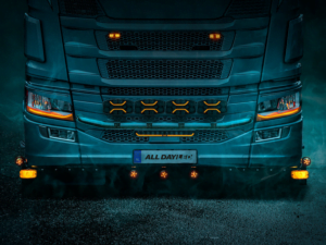 Scania Next Gen vrachtwagen met LED bar van Strands - LED lamp met donker glas - EAN: 7350133816300