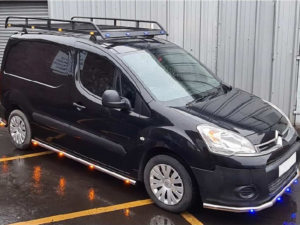 LED Beleuchtung ROT montiert auf Transporter - geeignet für 12 und 24 Volt