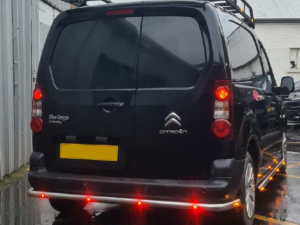 LED-Beleuchtung am Lieferwagen montiert - geeignet für 12- und 24-Volt-Nutzung