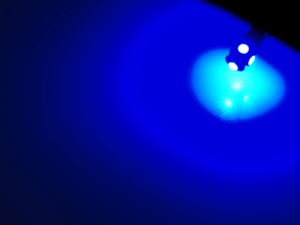 T10 LED lamp blauw - voor 12 en 24 volt gebruikt - interieurverlichting voor auto, vrachtwagen, camper, caravan en meer EAN: 6090545017032