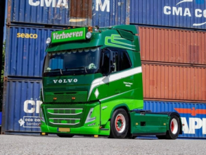 ADL00871 - full LED verstraler op Volvo FH5 vrachtwagen met LED stadslicht