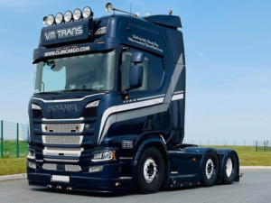ADL00871 - full LED verstraler op Scania Next Gen vrachtwagen met LED stadslicht