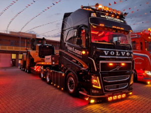 Volvo DRL unit orange - mounted in a Volvo FH16 - EAN: 6090535958987
