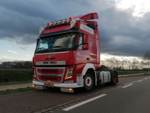 Volvo DRL unit orange - mounted in a Volvo FM - EAN: 6090535958987
