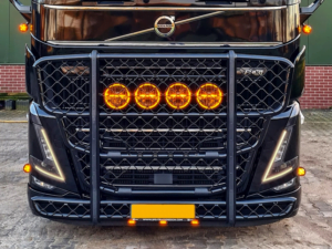 Volvo FH5 met warm wit DRL unit - EAN: 6090553634627