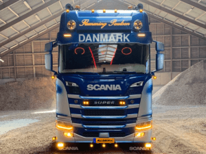 Scania Next Gen vrachtwagen met DRL unit ORANJE