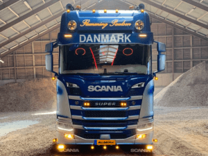 Scania Next Gen LKW mit DRL-Einheit WARMWEISS