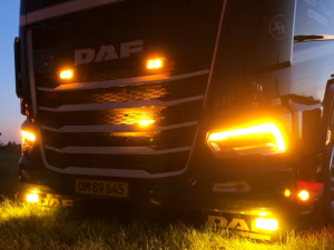 DAF NG LED Tagfahrlicht ORANGE – LED DRL-Einheit für DAF XF, XG und XG+ – passend für Modelle ab 2021 – EAN: 6090543927906