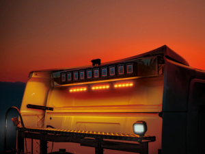 Strands 12 inch LED bar met LED werklampen gemonteerd op een achterwand van een Scania Next Gen vrachtwagen - EAN: 7350133815761