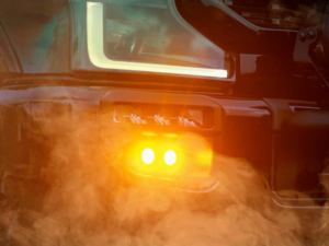 Strands Dark Knight Gloria inbouw flitser met helder glas in kleur ORANJE - LED waarschuwingslamp voor 12 en 24 volt gebruik - Strands 850420 - EAN: 7350133816638