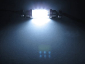 Festoon LED tube lamp 24 volt WHITE - LED interior lamp that fits in a tube lamp socket - can be mounted in truck, trailer and camper if it is connected to 24 volts - LED lamp is equipped with 6 LED points - EAN: 7448154612664
