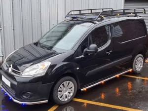 Markeringslamp gemonteerd op een bestelwagen voertuig
