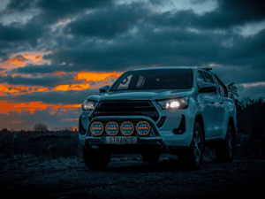 SUV with Strands 270976
