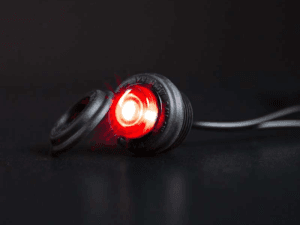 Freedom Black Raven positielicht - rood - geschikt voor 12 en / of 24 volt gebruik - Strands 800432 - smoke lens - EAN: 7323030192020