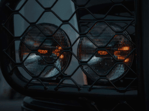 Old school verstralers gemonteerd op een Scania vrachtwagen