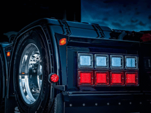 Strands IZE LED frame gemonteerd op een vrachtwagen - Deense achterbumper